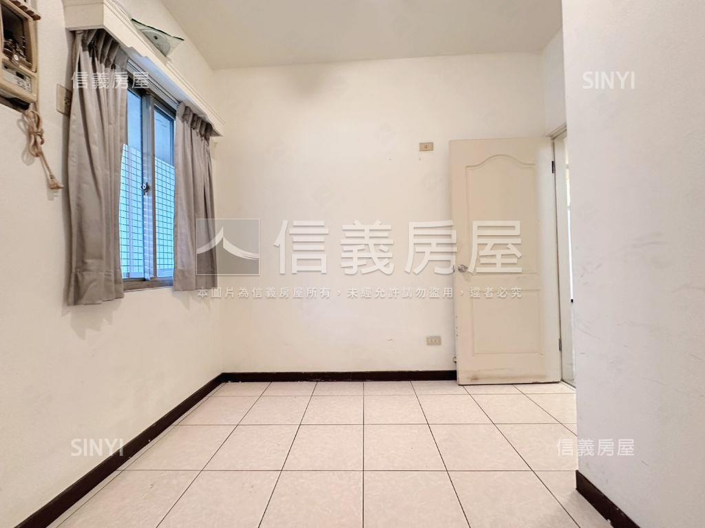 世紀紅高樓大兩房車位房屋室內格局與周邊環境