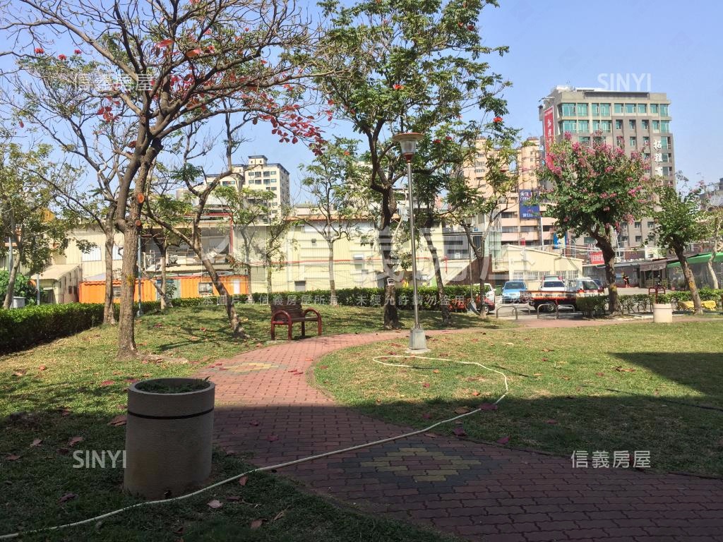 世紀紅高樓大兩房車位房屋室內格局與周邊環境