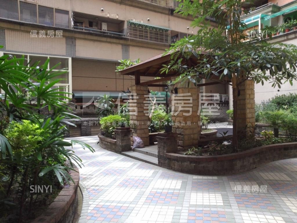 世紀紅高樓大兩房車位房屋室內格局與周邊環境