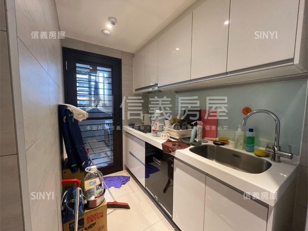 低總價一品硯景觀套房車位房屋室內格局與周邊環境