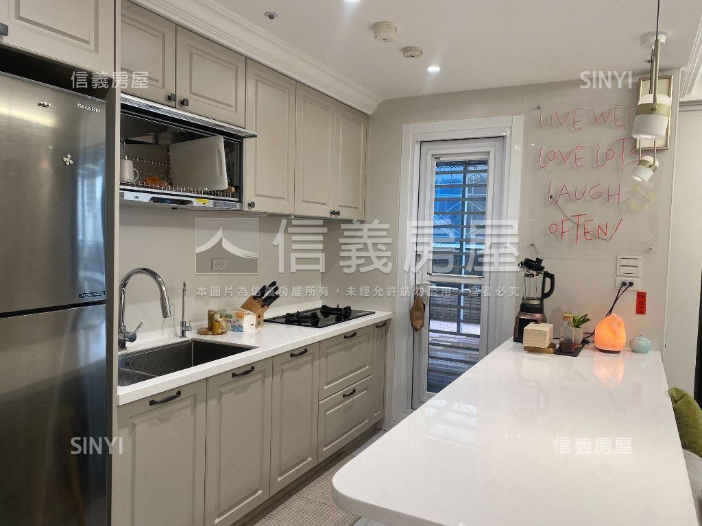 青埔國都苑兩房車位露臺戶房屋室內格局與周邊環境