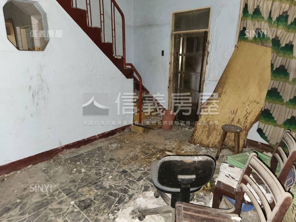 近市議會站正街小邊間透天房屋室內格局與周邊環境