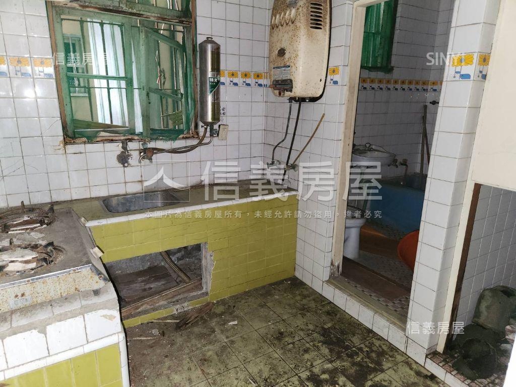 近市議會站正街小邊間透天房屋室內格局與周邊環境