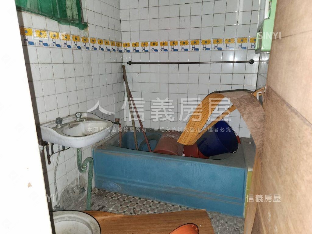 近市議會站正街小邊間透天房屋室內格局與周邊環境