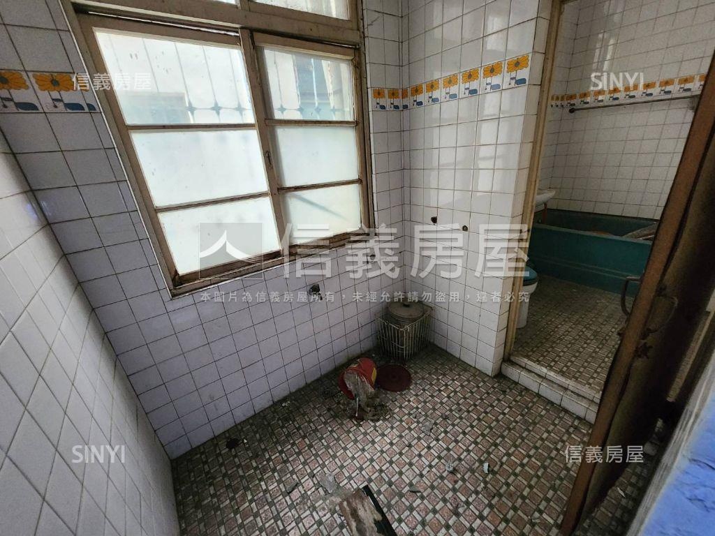 近市議會站正街小邊間透天房屋室內格局與周邊環境