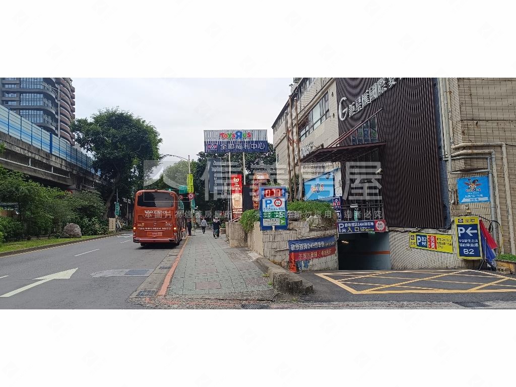 四季芳庭坡道平面大車位房屋室內格局與周邊環境