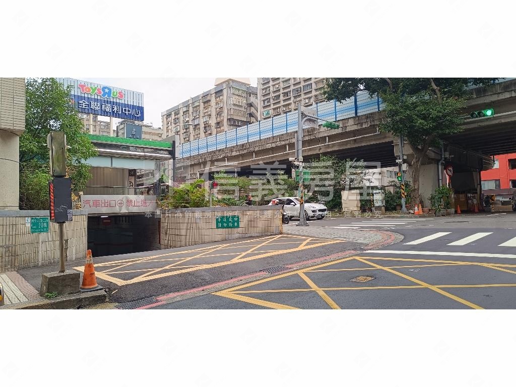 四季芳庭坡道平面大車位房屋室內格局與周邊環境