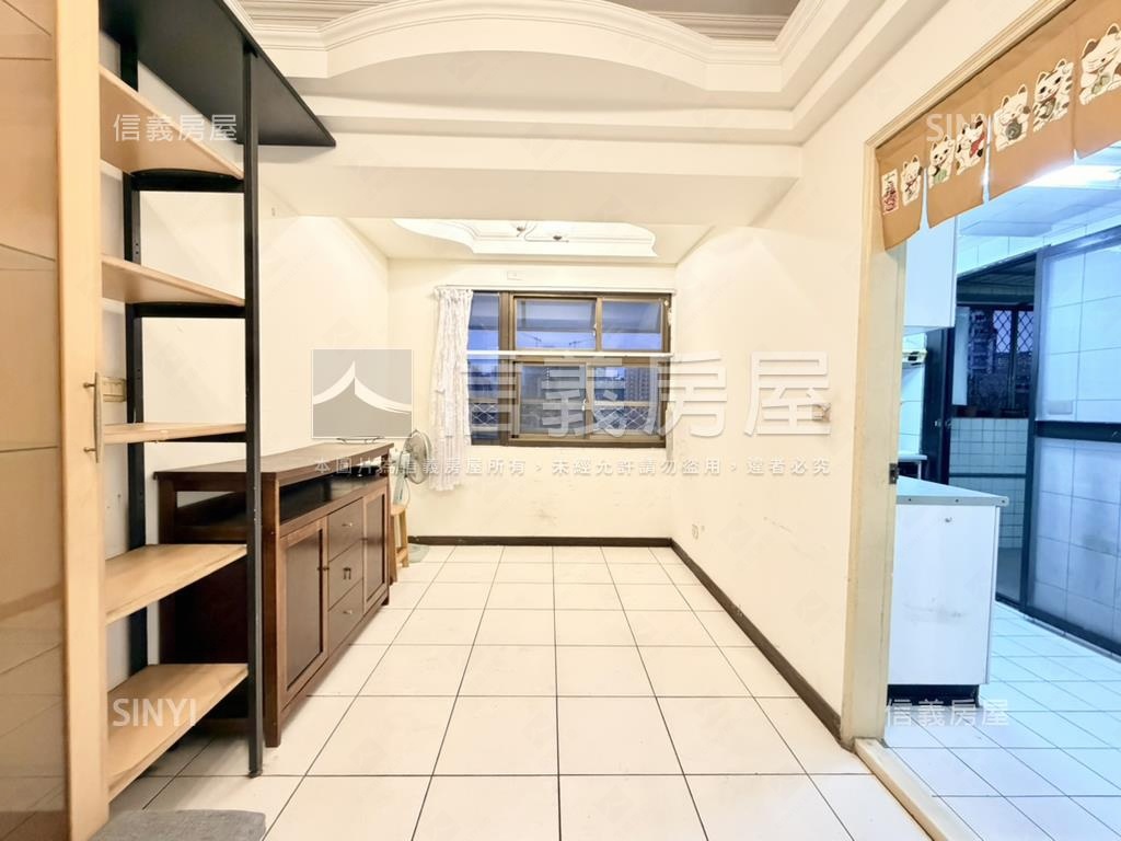 高爾夫觀雲座。方正３房房屋室內格局與周邊環境