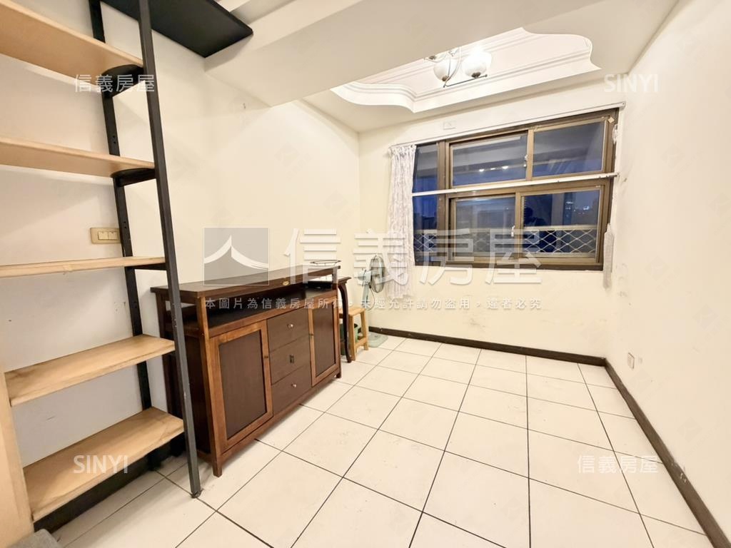 高爾夫觀雲座。方正３房房屋室內格局與周邊環境