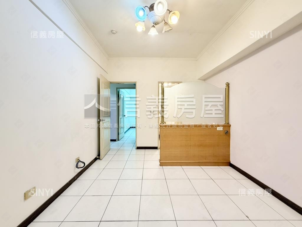 高爾夫觀雲座。方正３房房屋室內格局與周邊環境