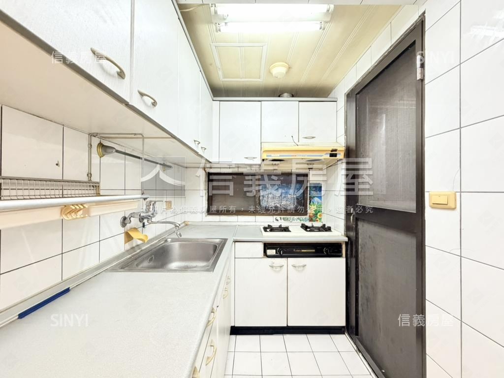 高爾夫觀雲座。方正３房房屋室內格局與周邊環境