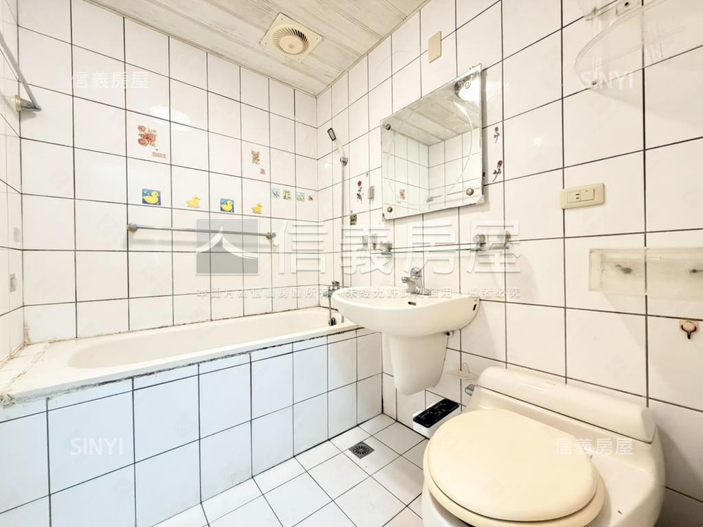 高爾夫觀雲座。方正３房房屋室內格局與周邊環境