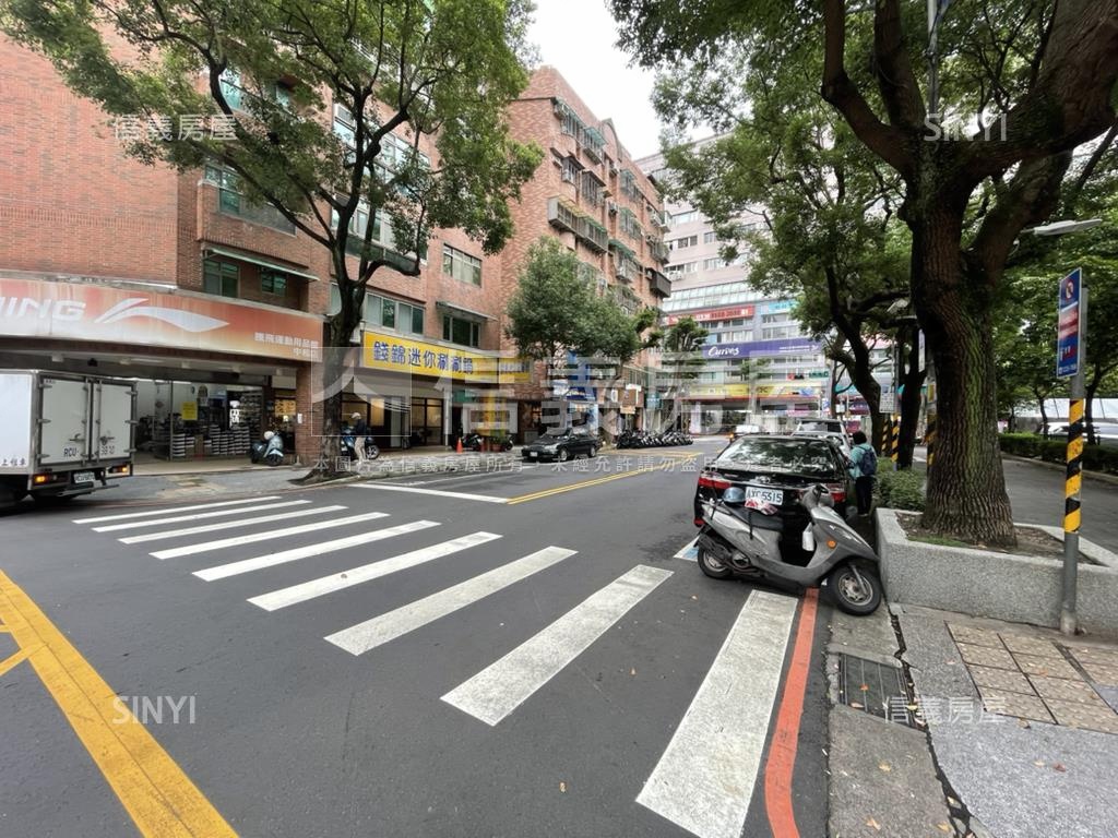 秀朗商圈面寬三角窗金店面房屋室內格局與周邊環境