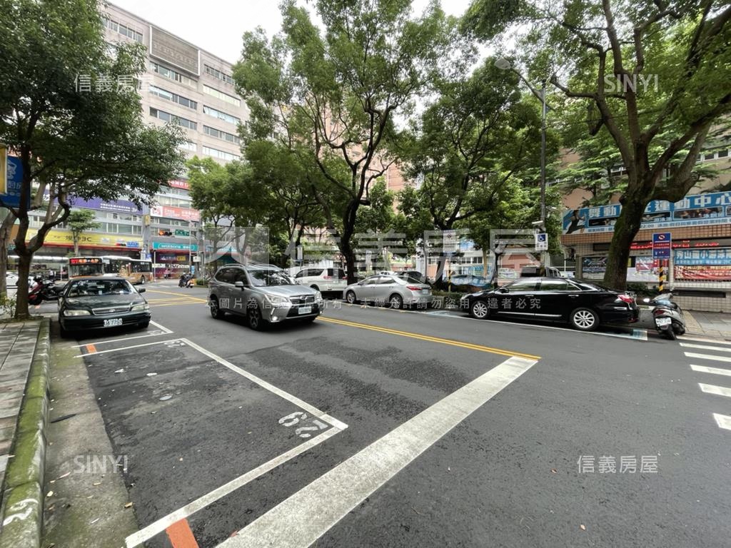 秀朗商圈面寬三角窗金店面房屋室內格局與周邊環境
