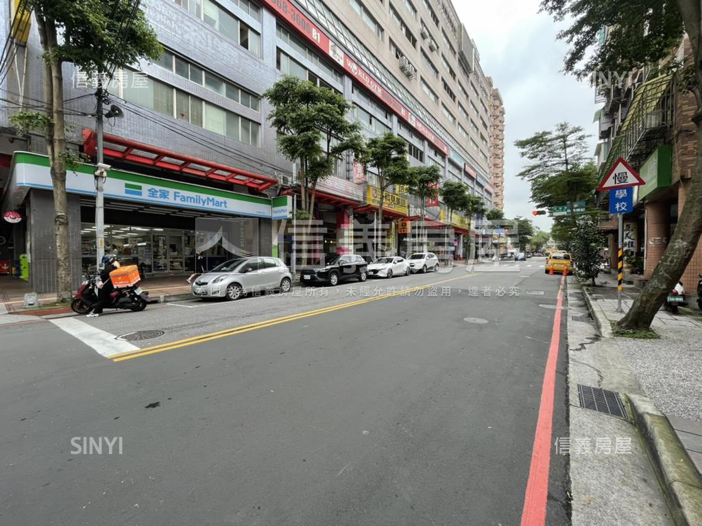 秀朗商圈面寬三角窗金店面房屋室內格局與周邊環境