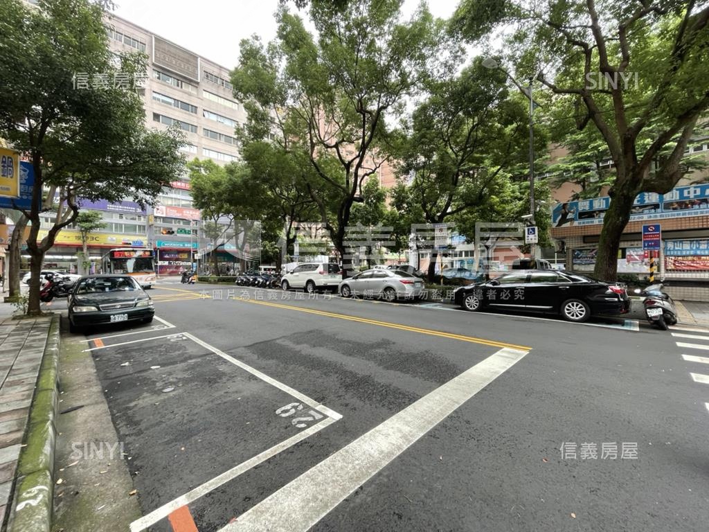 秀朗商圈面寬三角窗金店面房屋室內格局與周邊環境