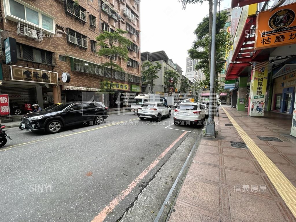 秀朗商圈面寬三角窗金店面房屋室內格局與周邊環境