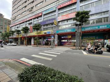 秀朗商圈面寬三角窗金店面