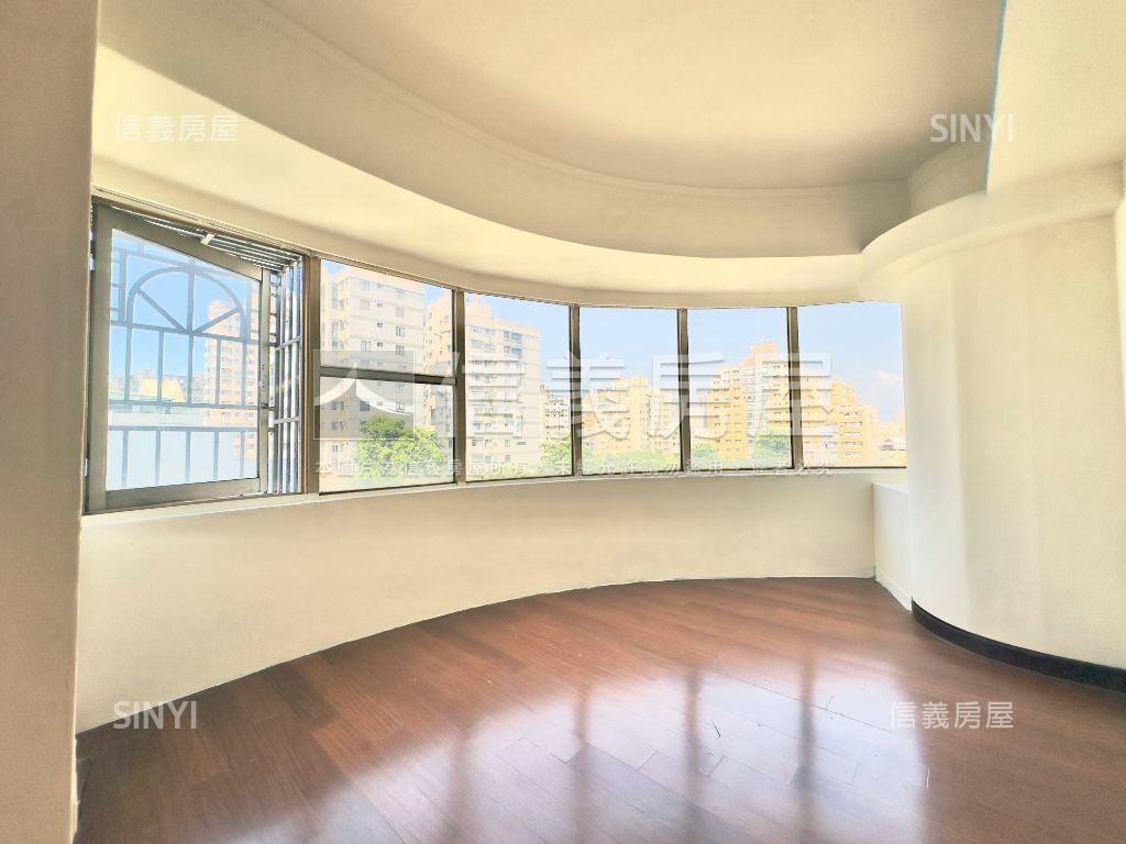 西區寬闊視野四房附車位房屋室內格局與周邊環境