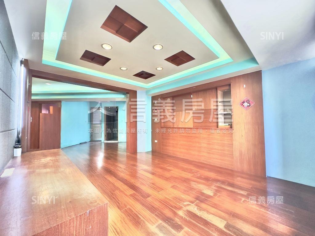 西區寬闊視野四房附車位房屋室內格局與周邊環境