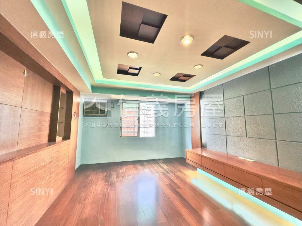 西區寬闊視野四房附車位房屋室內格局與周邊環境