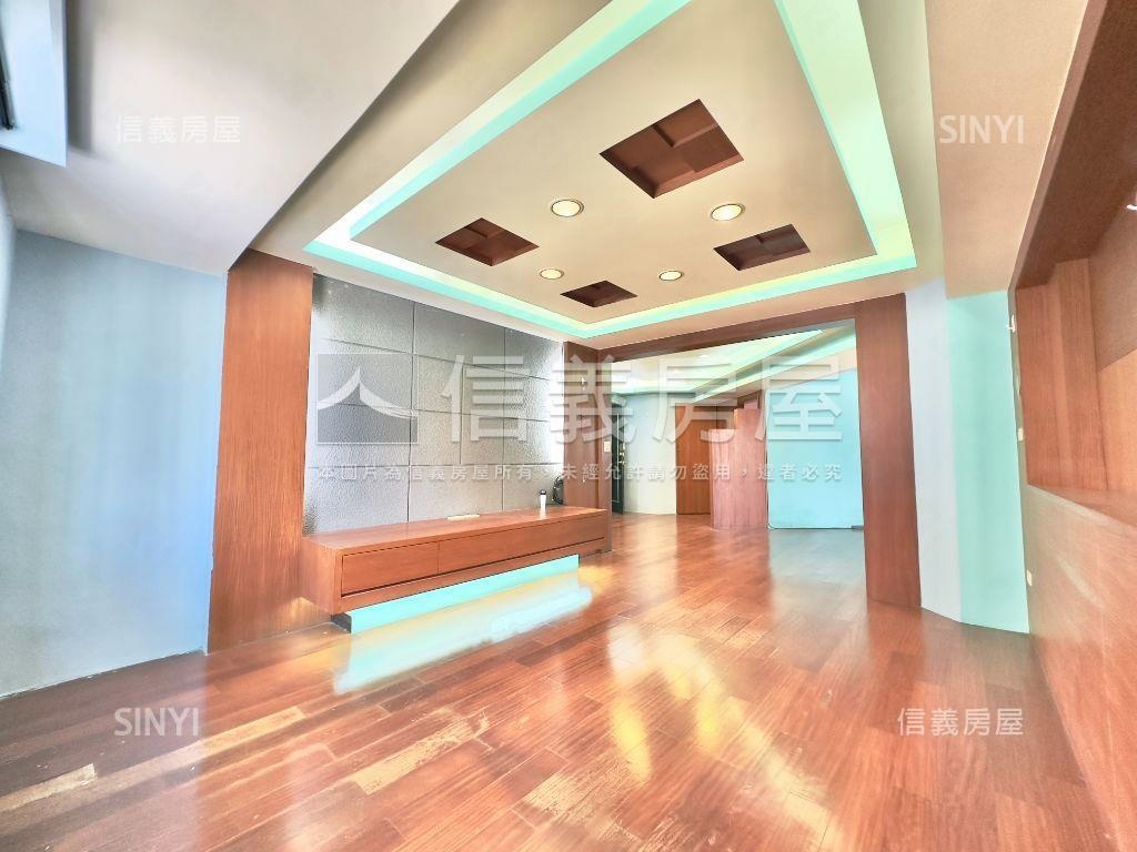 西區寬闊視野四房附車位房屋室內格局與周邊環境