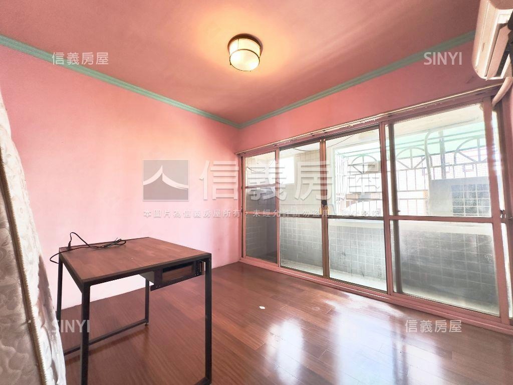 西區寬闊視野四房附車位房屋室內格局與周邊環境