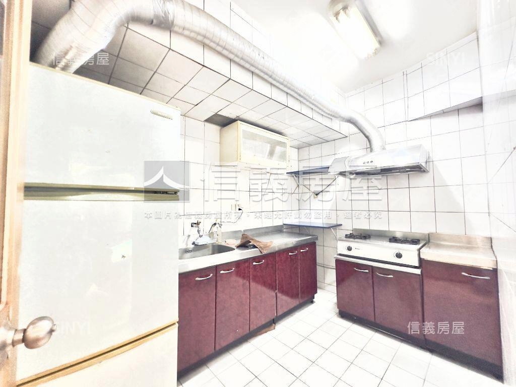 西區寬闊視野四房附車位房屋室內格局與周邊環境