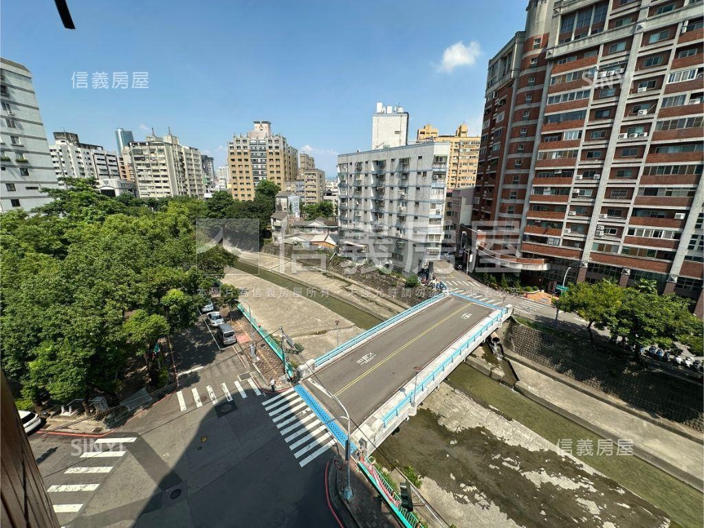 西區寬闊視野四房附車位房屋室內格局與周邊環境