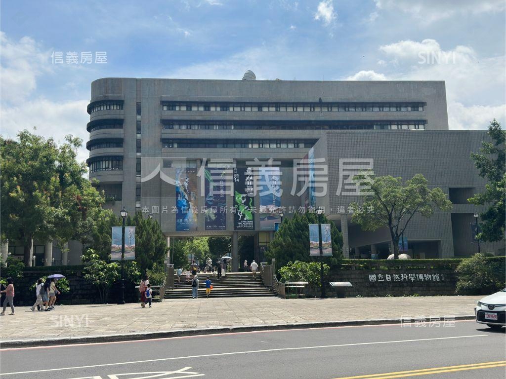 西區寬闊視野四房附車位房屋室內格局與周邊環境