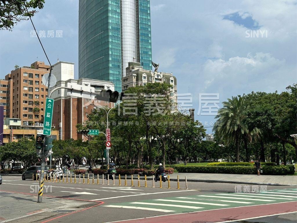 西區寬闊視野四房附車位房屋室內格局與周邊環境