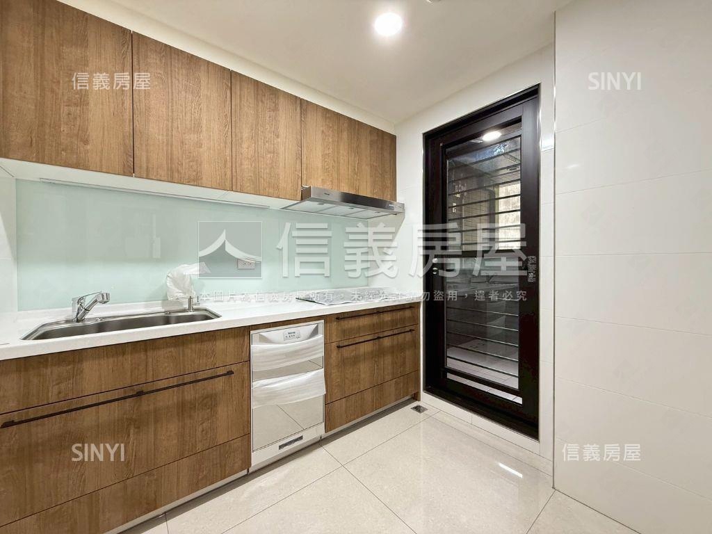 新碩文曲．後棟三房房屋室內格局與周邊環境