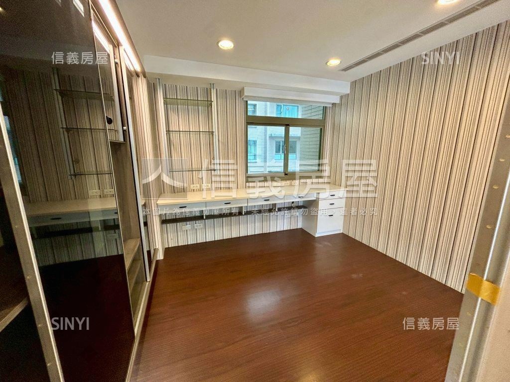 中正川普邊間四房車房屋室內格局與周邊環境