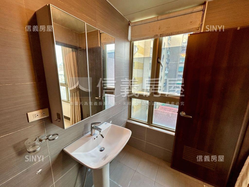 中正川普邊間四房車房屋室內格局與周邊環境