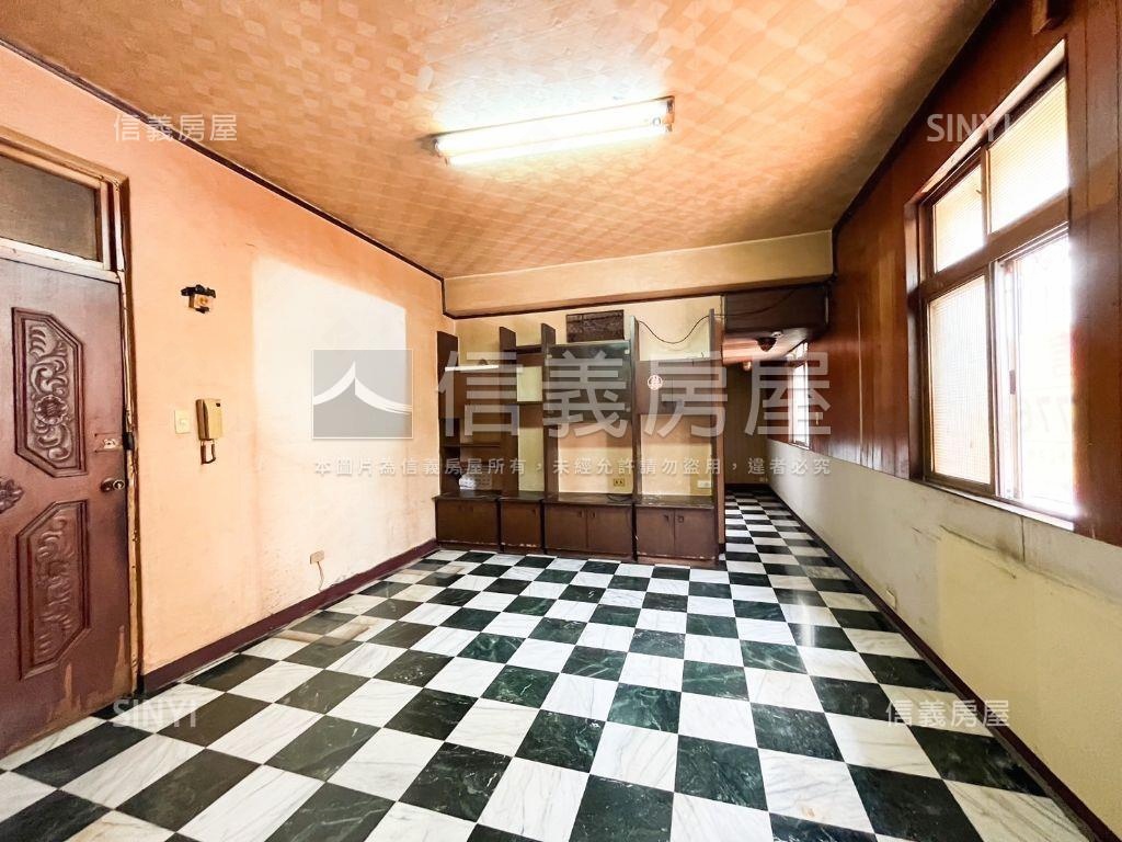 新埔捷運。稀有公寓２樓房屋室內格局與周邊環境