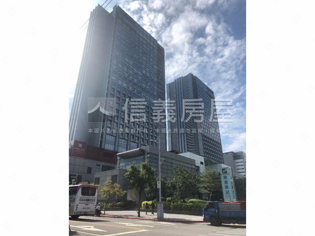 翔譽之心邊間三房車位房屋室內格局與周邊環境