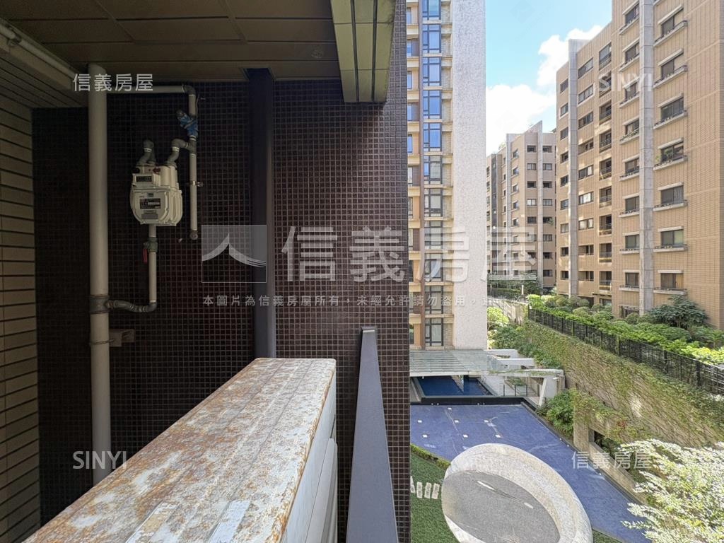 專任誠售森之丘三房車位房屋室內格局與周邊環境