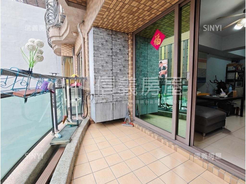 凹子底捷運百貨大四房房屋室內格局與周邊環境