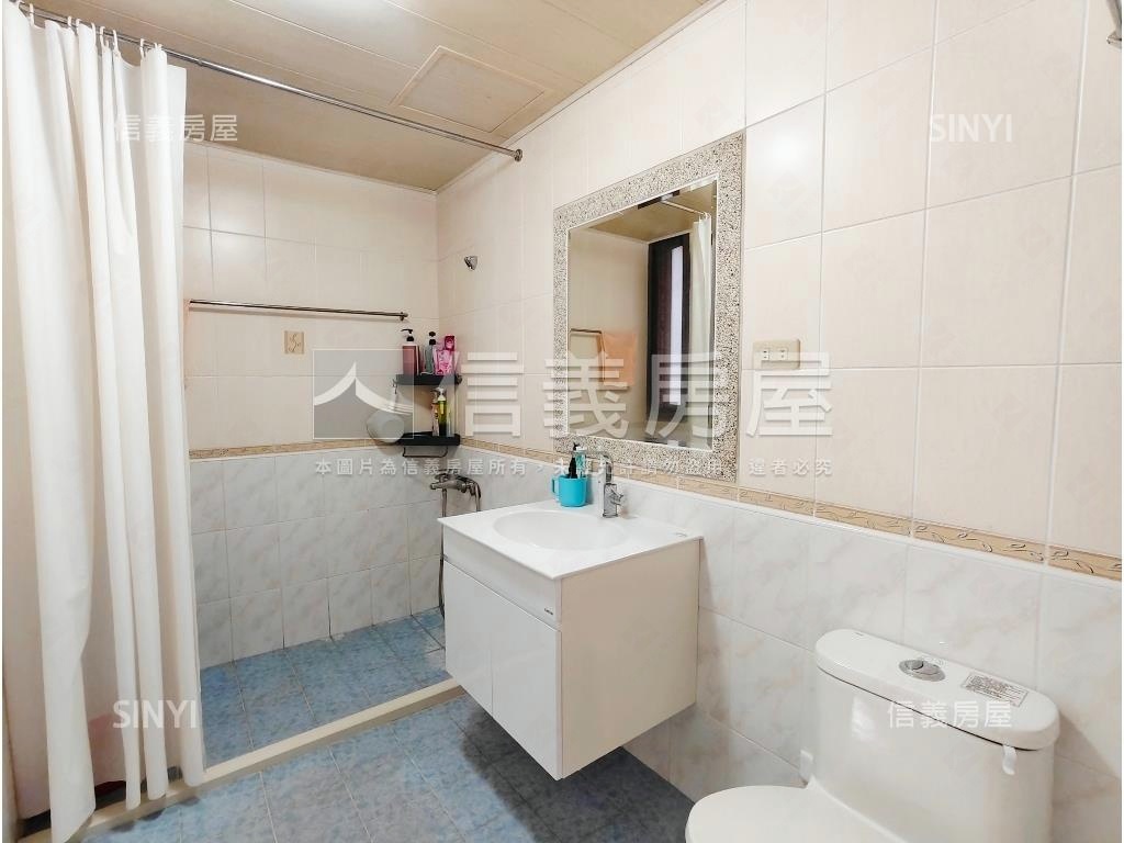 凹子底捷運百貨大四房房屋室內格局與周邊環境