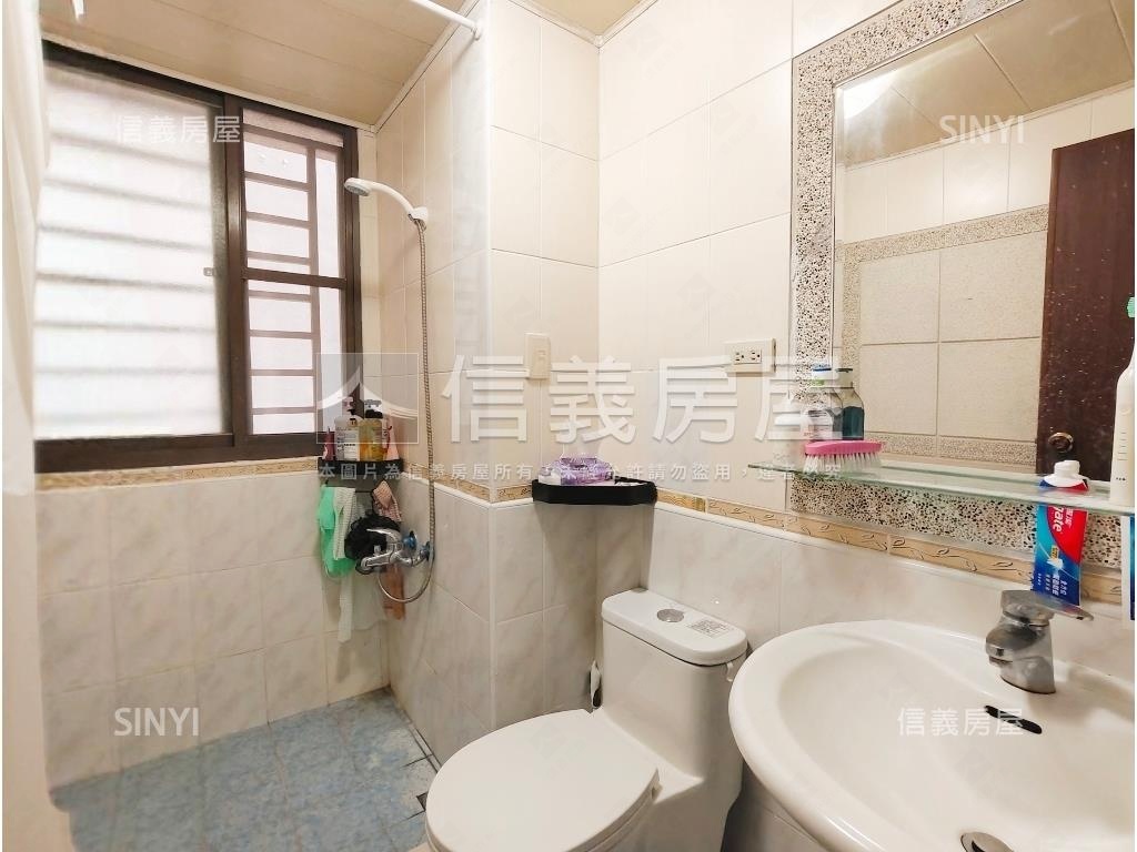 凹子底捷運百貨大四房房屋室內格局與周邊環境