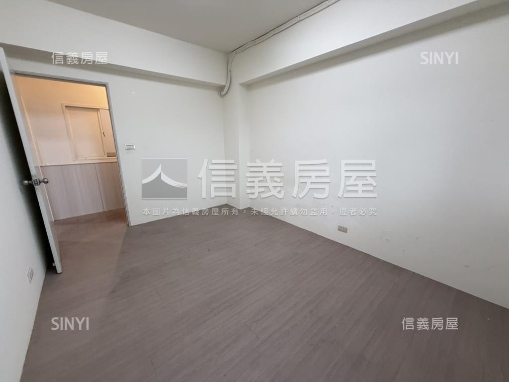 鶯歌國中旁高樓電梯三房房屋室內格局與周邊環境