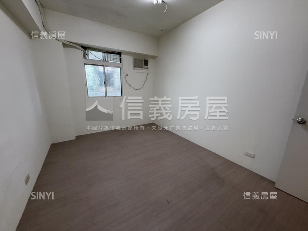 鶯歌國中旁高樓電梯三房房屋室內格局與周邊環境