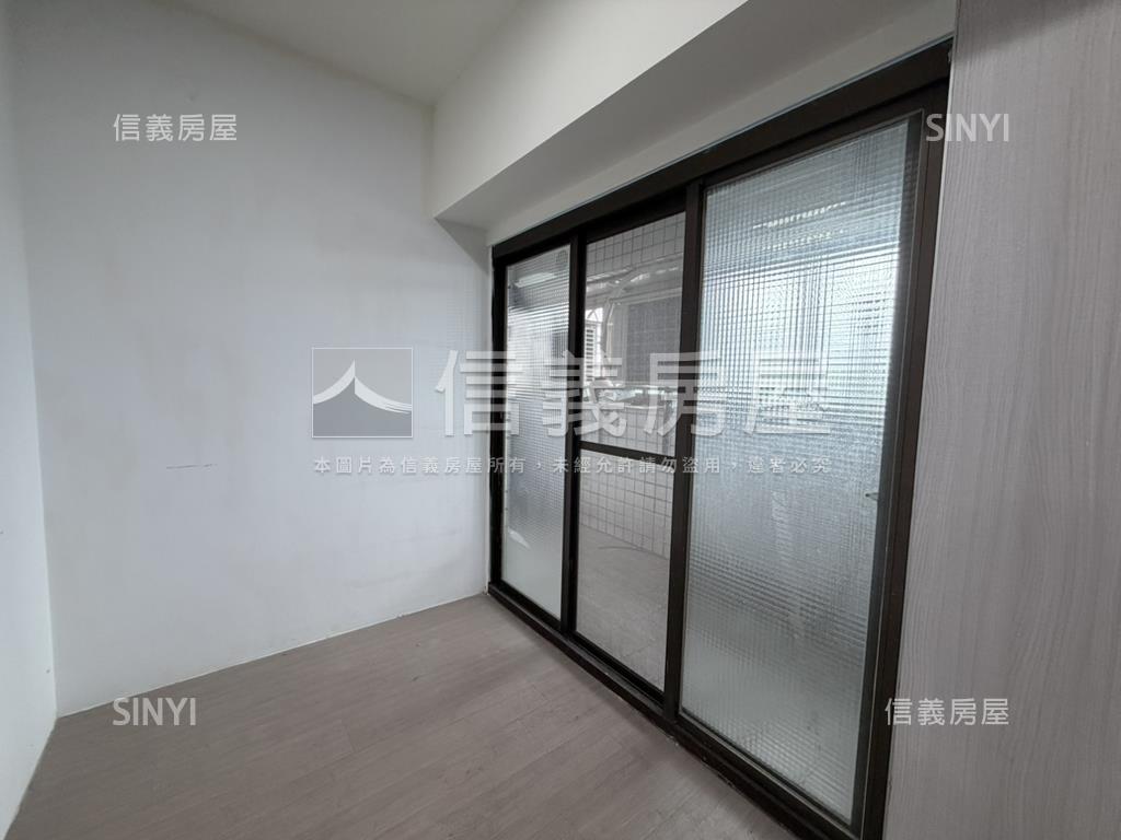 鶯歌國中旁高樓電梯三房房屋室內格局與周邊環境