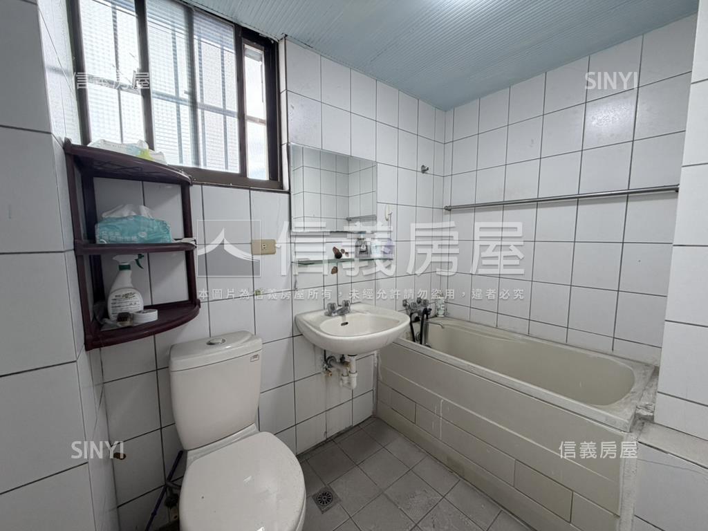 鶯歌國中旁高樓電梯三房房屋室內格局與周邊環境