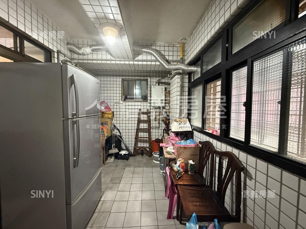 專任龍庭大廈邊間４房房屋室內格局與周邊環境