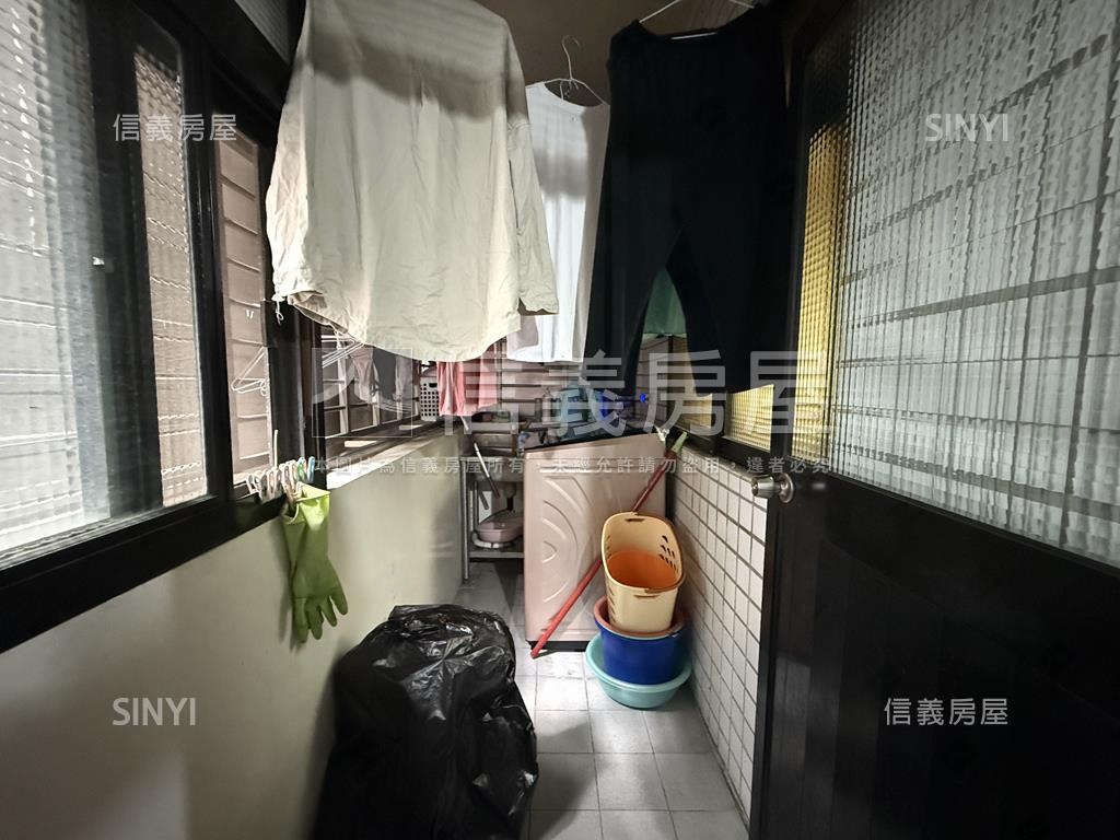 專任龍庭大廈邊間４房房屋室內格局與周邊環境