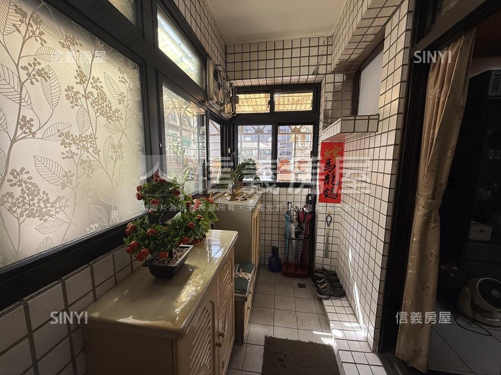 專任龍庭大廈邊間４房房屋室內格局與周邊環境