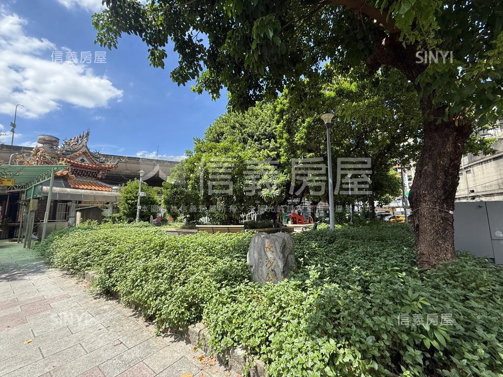 專任龍庭大廈邊間４房房屋室內格局與周邊環境