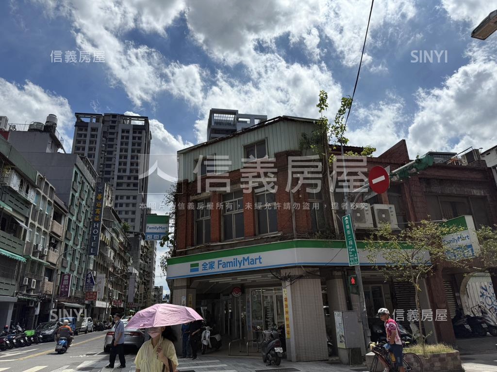 專任龍庭大廈邊間４房房屋室內格局與周邊環境