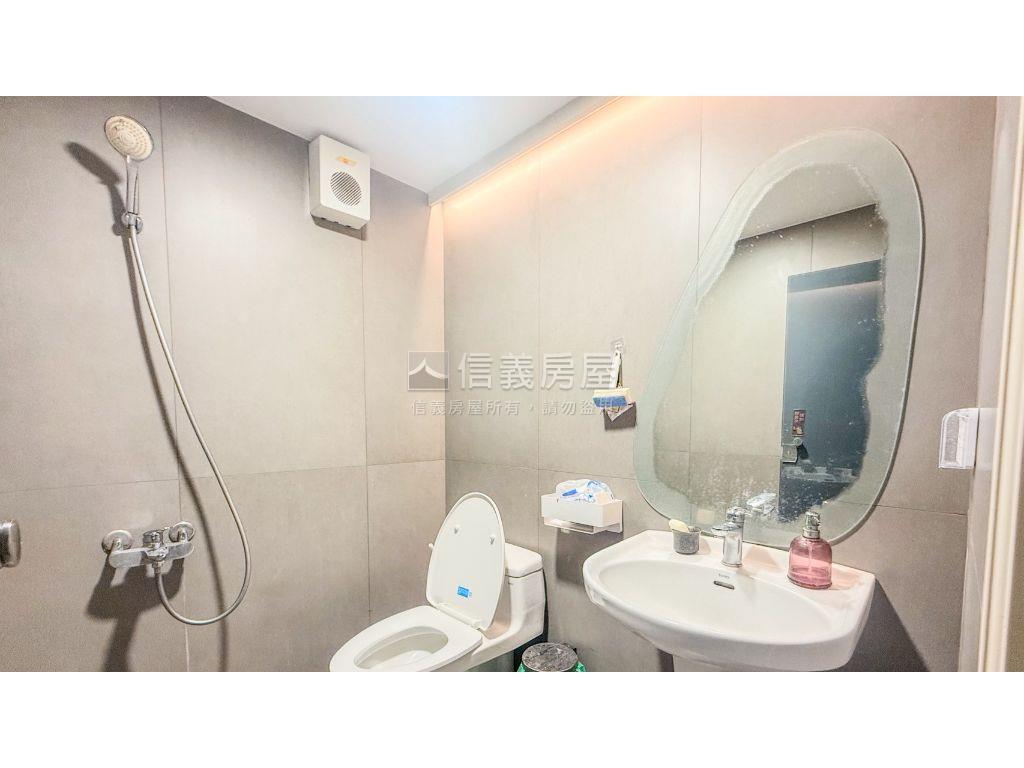 ★中港ＴｈｅＯＮＥ樓店２房屋室內格局與周邊環境